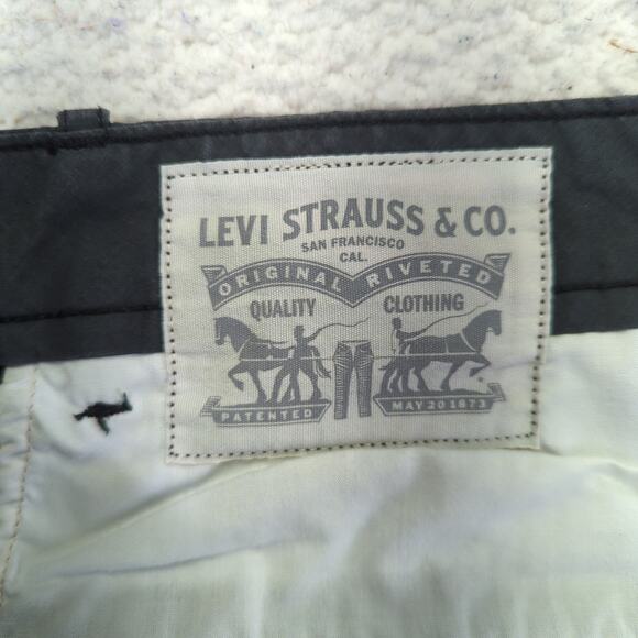 Levi's Cargo Shorts Dark Green Men's Size 36 - Picture 3 of 5